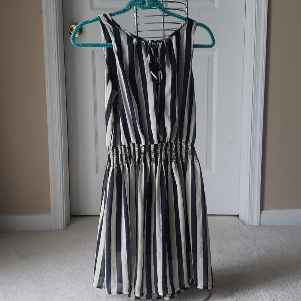 Sleeveless Black and off-white Striped dress - Picture 2 of 4